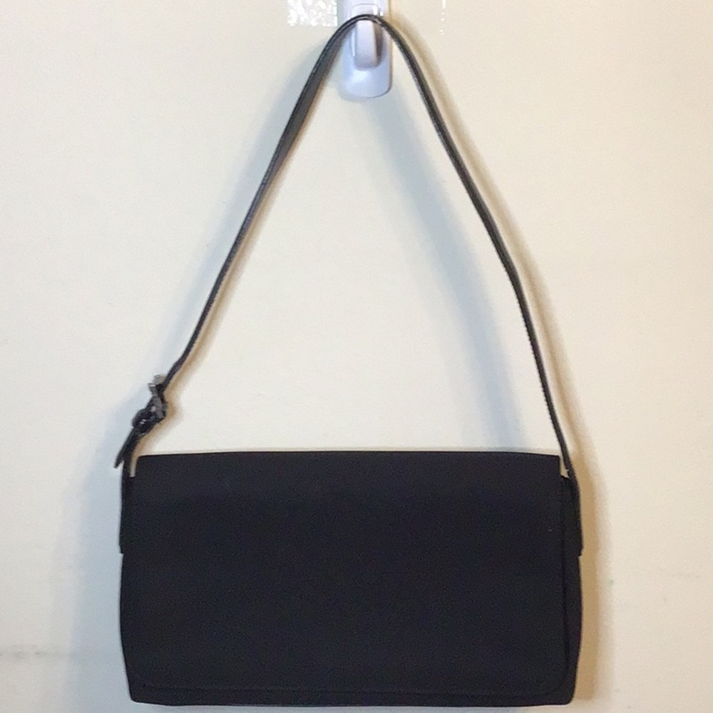 COACH BLACK  SMALL HAND BAG
